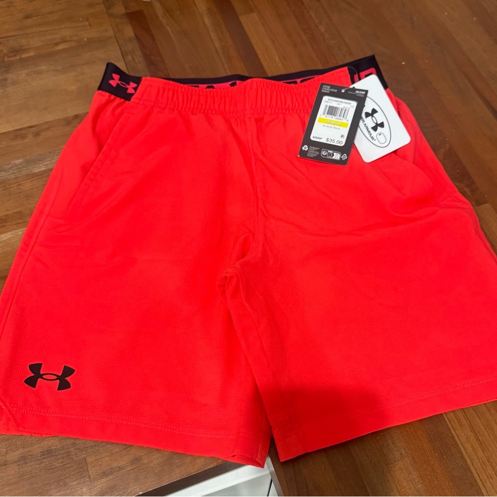 Under Armour Boys Vanish Shorts Red Size medium NWT